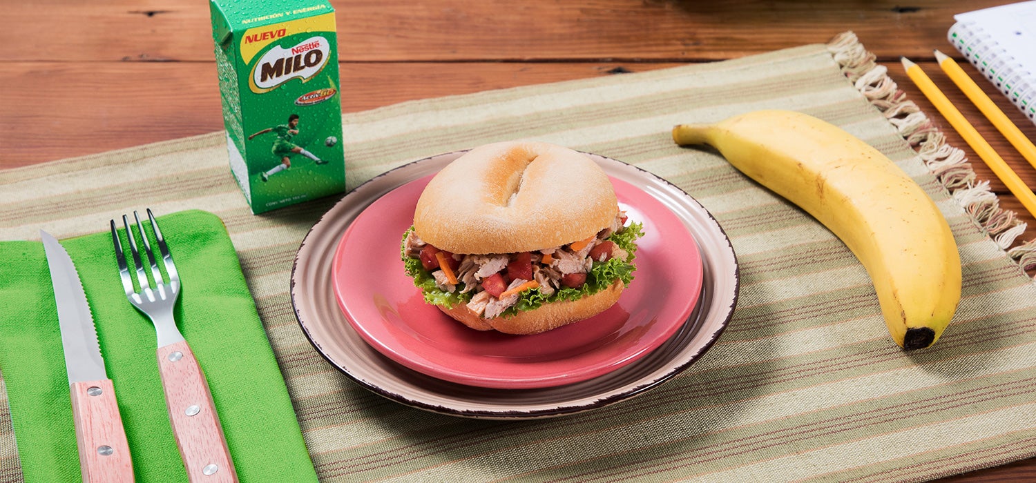 
Sándwich de Atún con Tomate y Plátano
